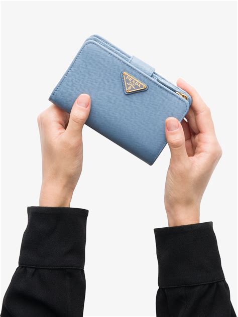 prada carteira